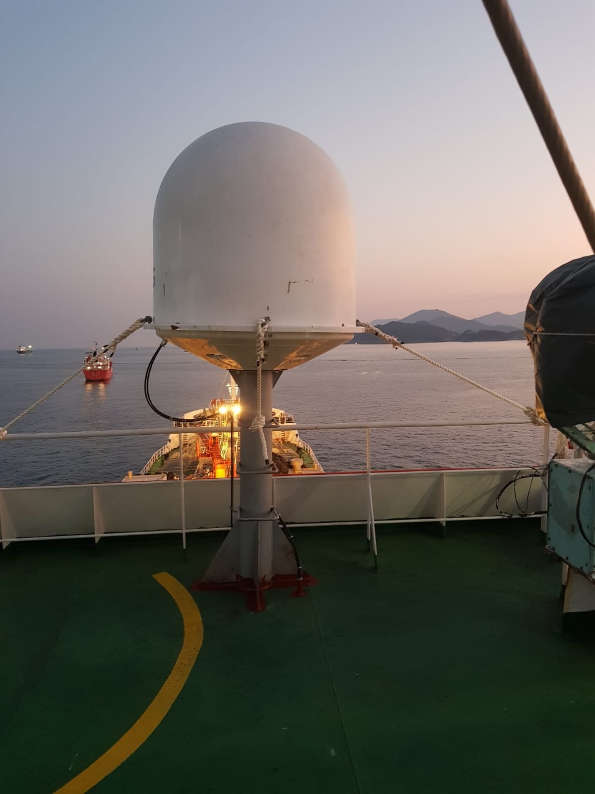 Inspecting a vessel satellite antenna